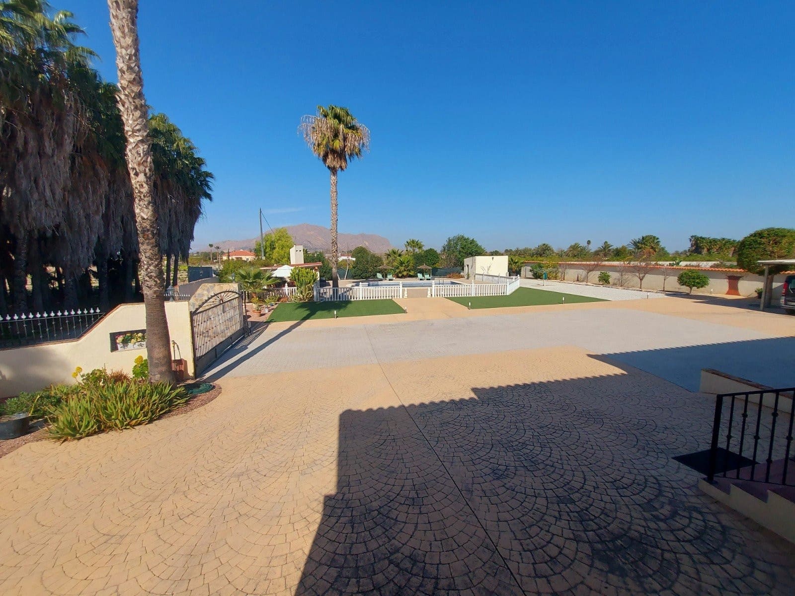 4 bedroom Villa for sale in Bigastro with pool garage - € 595,000 (Ref: 9503090)