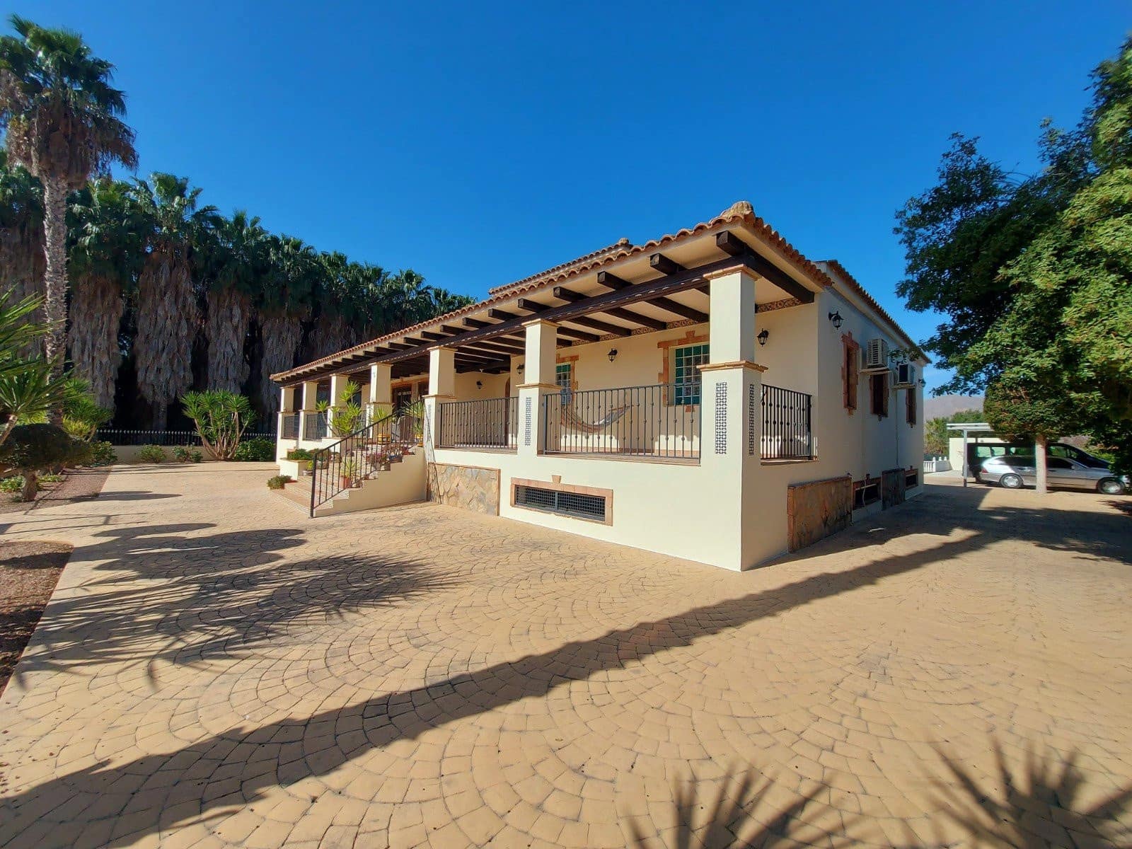 4 bedroom Villa for sale in Bigastro with pool garage - € 595,000 (Ref: 9503090)