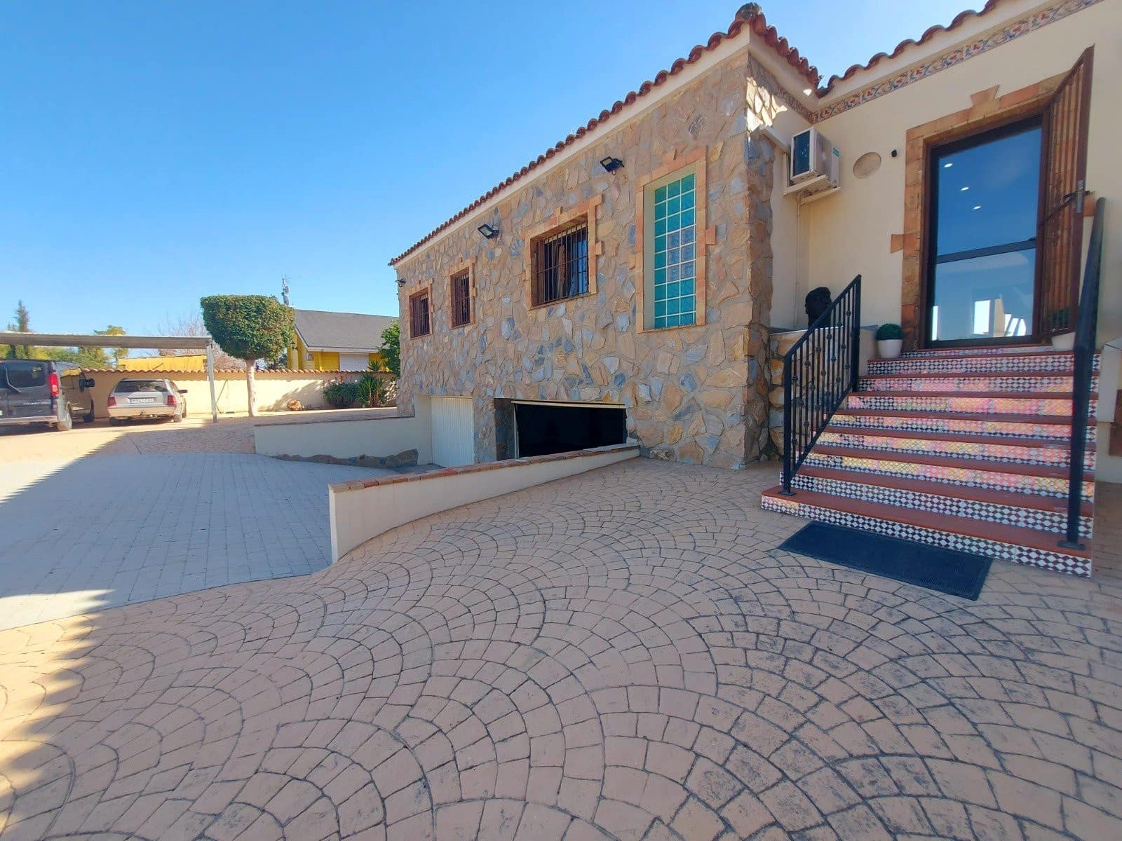 4 bedroom Villa for sale in Bigastro with pool garage - € 595,000 (Ref: 9503090)