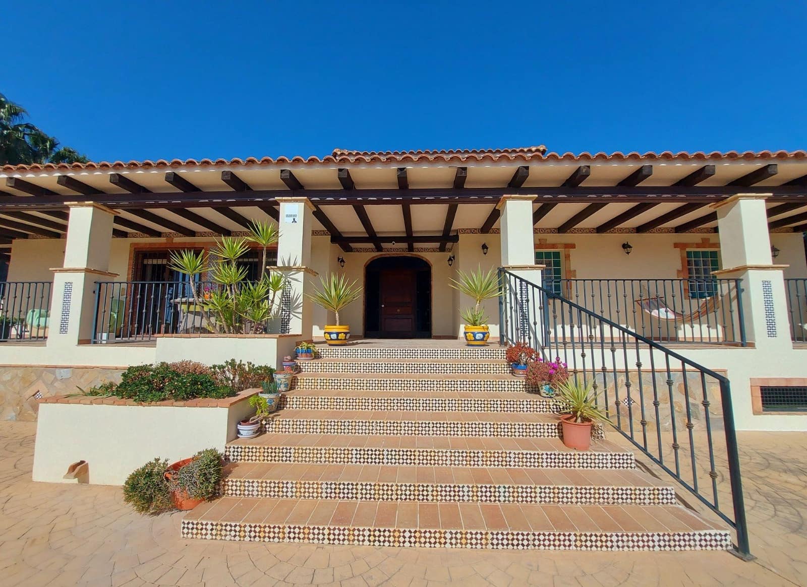4 bedroom Villa for sale in Bigastro with pool garage - € 595,000 (Ref: 9503090)