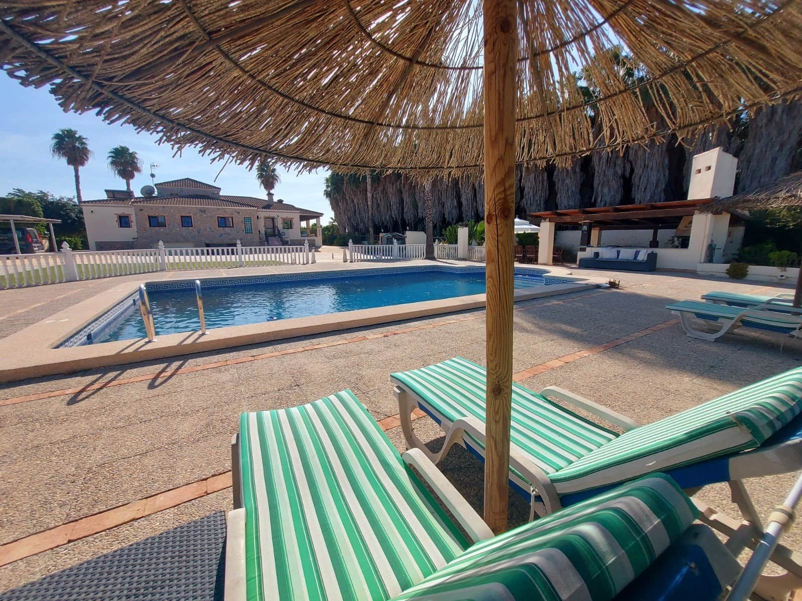 4 bedroom Villa for sale in Bigastro with pool garage - € 595,000 (Ref: 9503090)