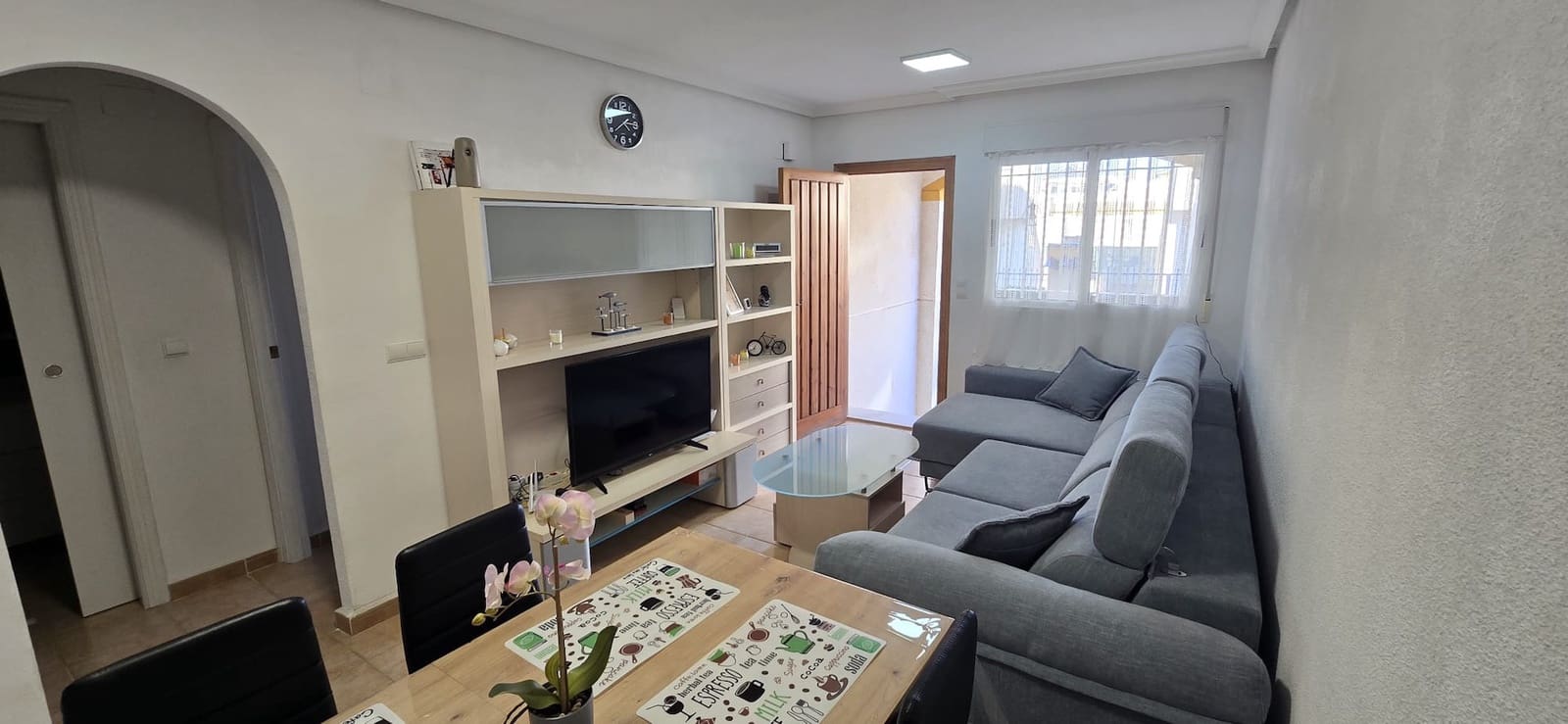 2 bedroom Apartment for sale in Guardamar del Segura with pool - € 145,000 (Ref: 9614208)