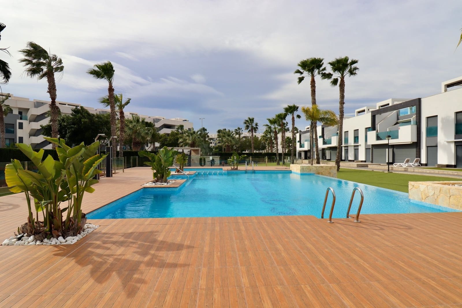 3 soveværelse Lejlighed til salg i Guardamar del Segura med swimmingpool garage - € 269.500 (Ref: 9619667)