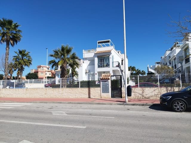 2 bedroom Bungalow for sale in Aguas Nuevas, Torrevieja with pool - € 199,500 (Ref: 9691446)