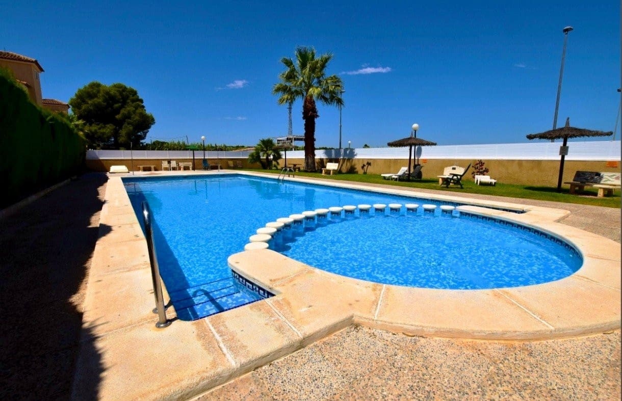 3 slaapkamer Halfvrijstaande villa te koop in Algorfa met zwembad garage - € 185.000 (Ref: 9714392)