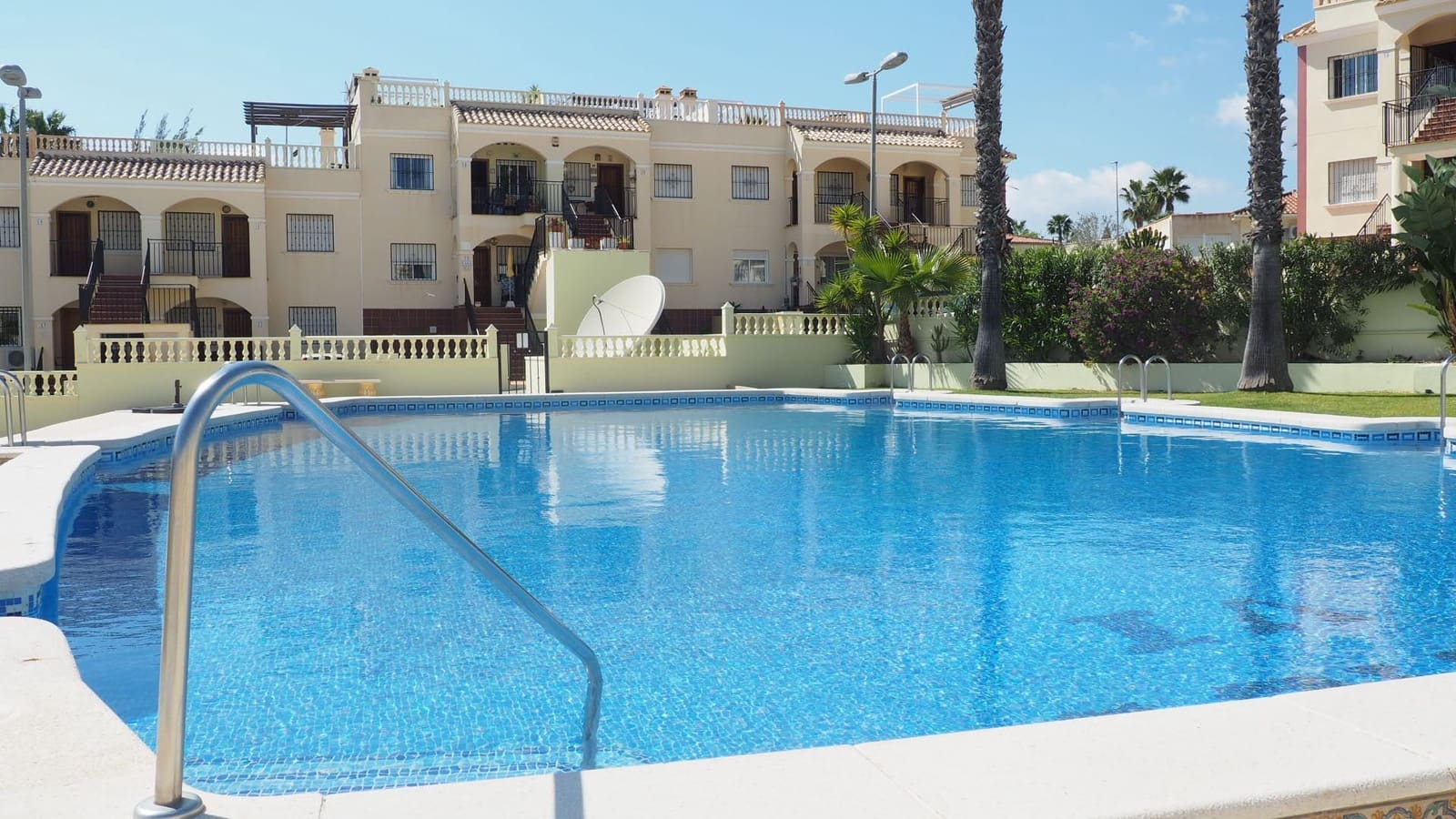 2 soveværelse Bungalow til salg i Algorfa med swimmingpool - € 150.000 (Ref: 9715173)