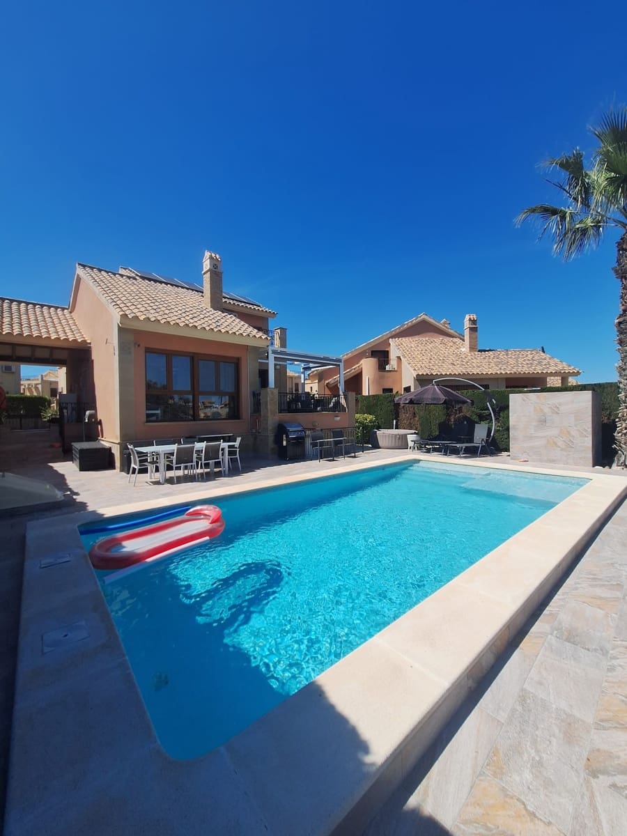 3 bedroom Villa for sale in Algorfa with pool garage - € 495,000 (Ref: 9733612)
