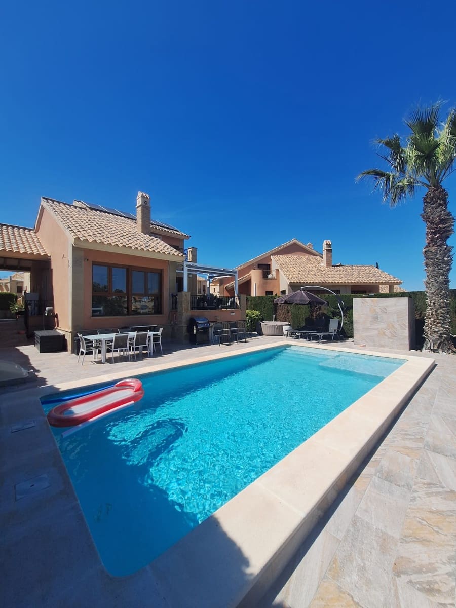 Chalet de 3 habitaciones en Algorfa en venta con piscina garaje - 479.000 € (Ref: 9733612)