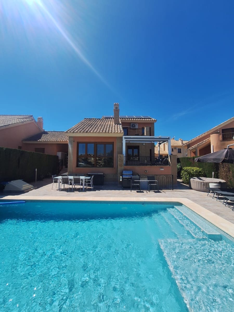 Chalet de 3 habitaciones en Algorfa en venta con piscina garaje - 479.000 € (Ref: 9733612)