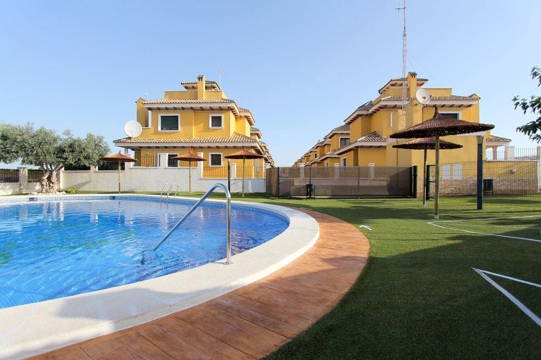 2 bedroom Semi-detached Villa for sale in Ciudad Quesada with pool garage - € 229,950 (Ref: 9795628)