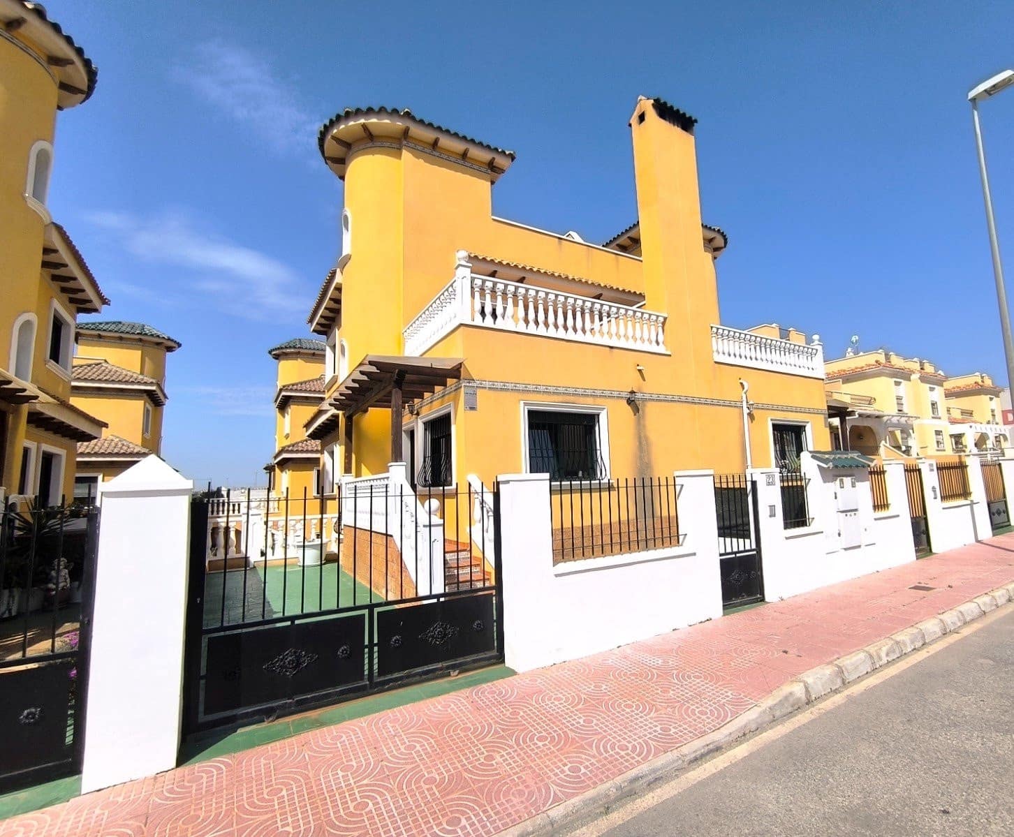 2 bedroom Semi-detached Villa for sale in Ciudad Quesada with pool garage - € 229,950 (Ref: 9795628)