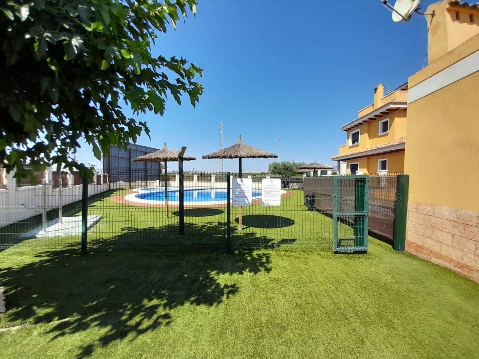 2 bedroom Semi-detached Villa for sale in Ciudad Quesada with pool garage - € 229,950 (Ref: 9795628)