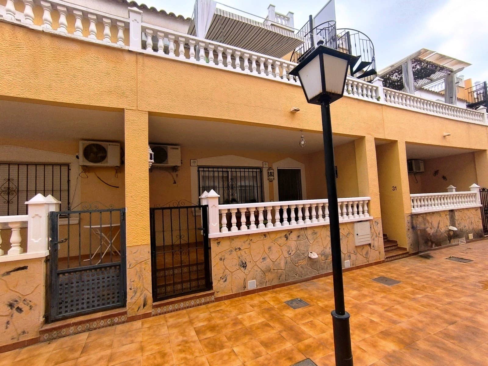 2 soverom Leilighet til salgs i Orihuela med svømmebasseng - € 85 000 (Ref: 9818791)