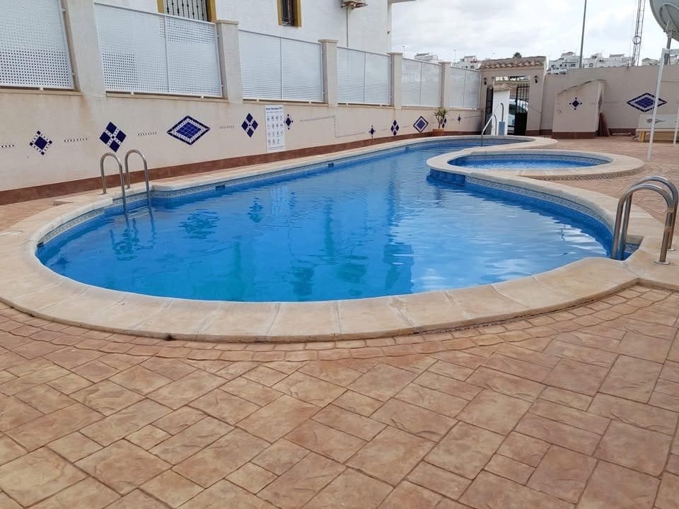 2 bedroom Apartment for sale in Orihuela with pool - € 140,000 (Ref: 9819762)