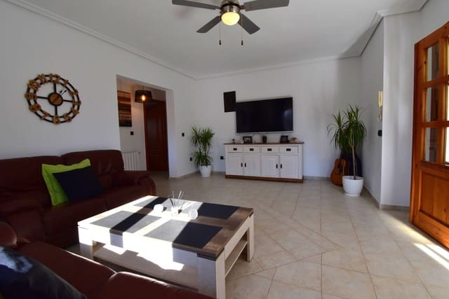 4 soveværelse Semi-Rækkehus til salg i Los Balcones med swimmingpool garage - € 410.000 (Ref: 9850114)