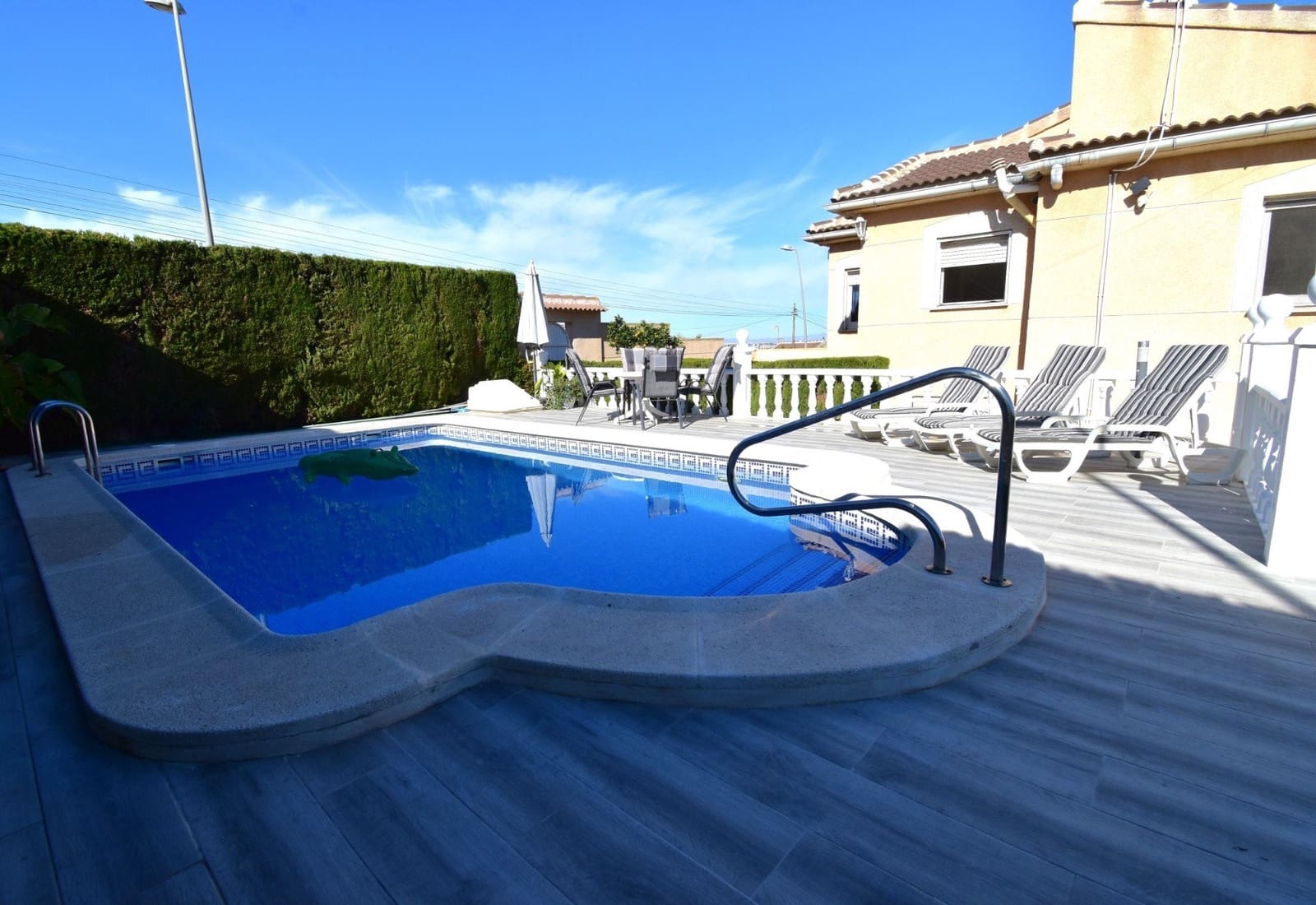4 soveværelse Semi-Rækkehus til salg i Los Balcones med swimmingpool garage - € 410.000 (Ref: 9850114)