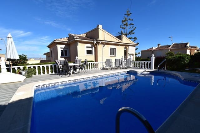 4 soveværelse Semi-Rækkehus til salg i Los Balcones med swimmingpool garage - € 410.000 (Ref: 9850114)