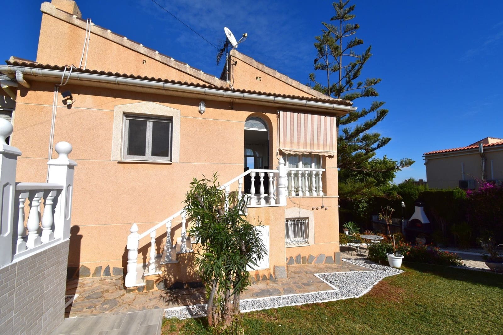 4 soveværelse Semi-Rækkehus til salg i Los Balcones med swimmingpool garage - € 410.000 (Ref: 9850114)