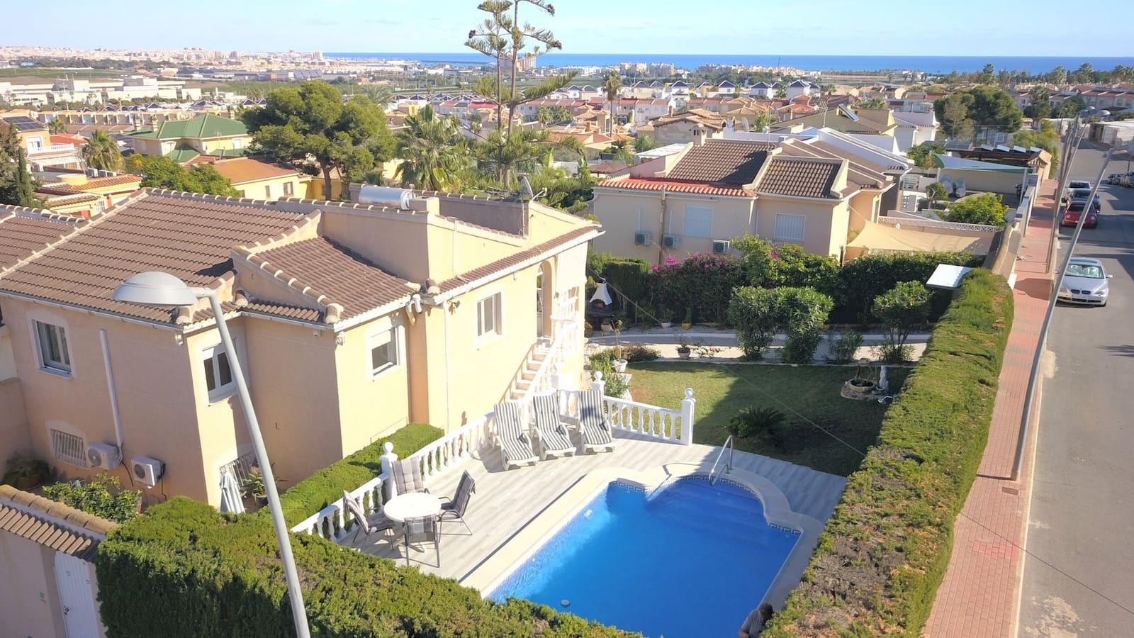 4 soveværelse Semi-Rækkehus til salg i Los Balcones med swimmingpool garage - € 410.000 (Ref: 9850114)