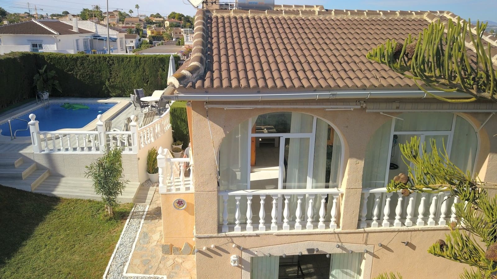 4 soveværelse Semi-Rækkehus til salg i Los Balcones med swimmingpool garage - € 410.000 (Ref: 9850114)