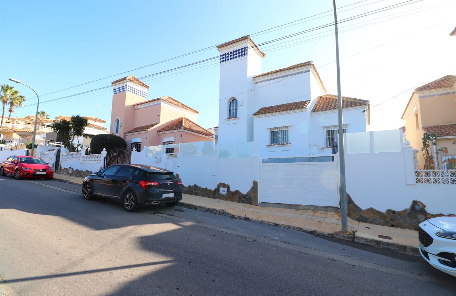 4 soveværelse Villa til salg i Filipinas med swimmingpool garage - € 414.950 (Ref: 9850117)