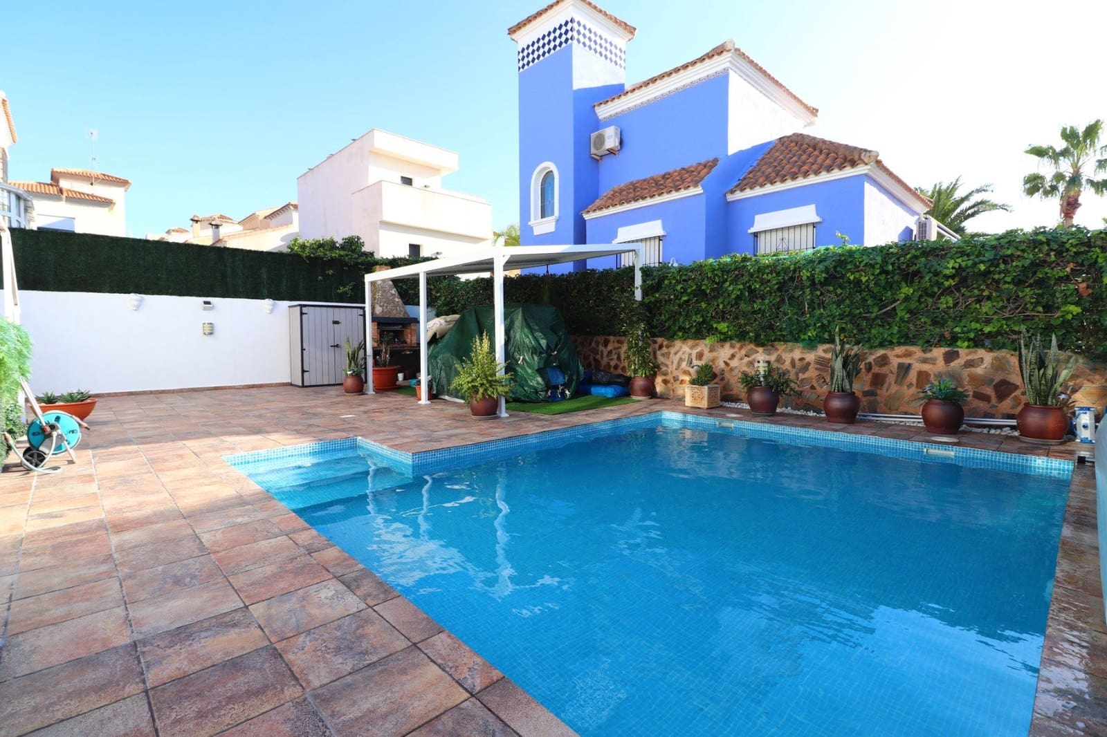 4 soveværelse Villa til salg i Filipinas med swimmingpool garage - € 414.950 (Ref: 9850117)