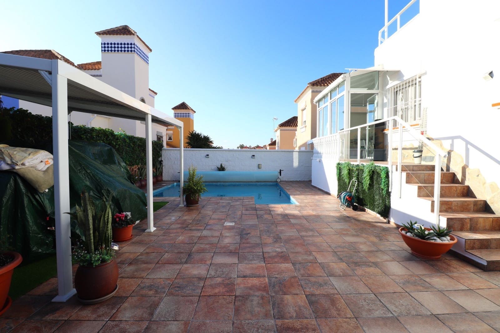 4 soveværelse Villa til salg i Filipinas med swimmingpool garage - € 414.950 (Ref: 9850117)