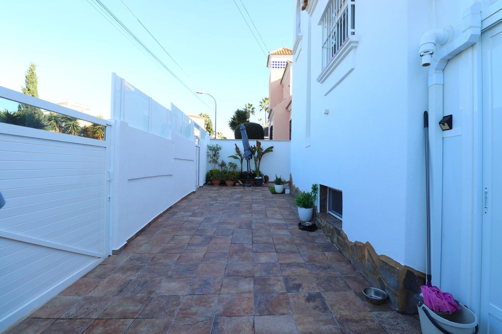 4 soveværelse Villa til salg i Filipinas med swimmingpool garage - € 414.950 (Ref: 9850117)