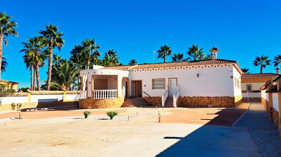 5 Zimmer Villa zu verkaufen in Catral mit Garage - 485.000 € (Ref: 9850119)