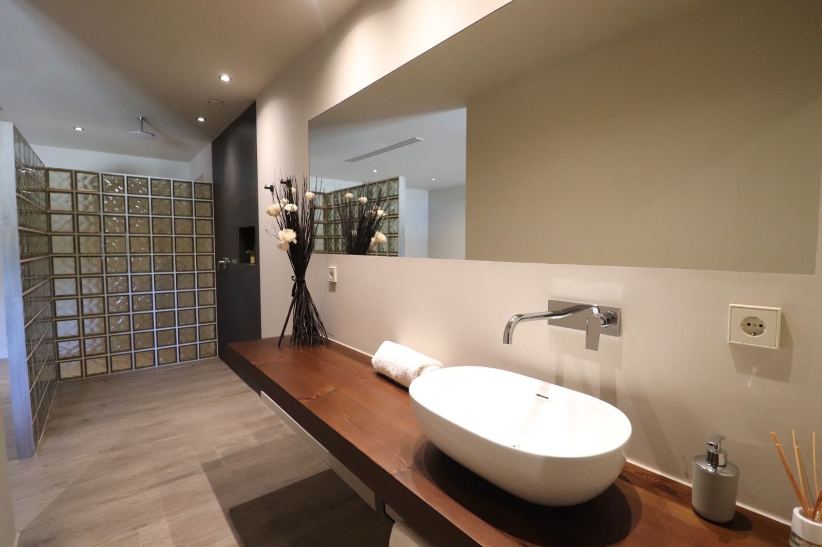 5 bedroom Villa for sale in Aspe with pool garage - € 1,700,000 (Ref: 9850511)