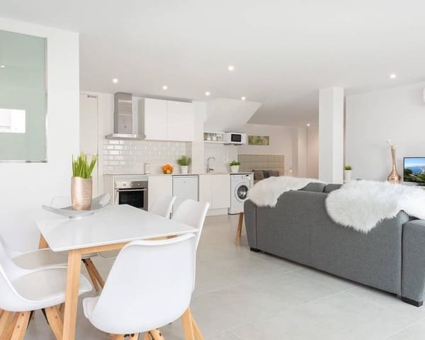 Chalet de 4 habitaciones en Benijófar en venta con piscina garaje - 420.000 € (Ref: 9850512)