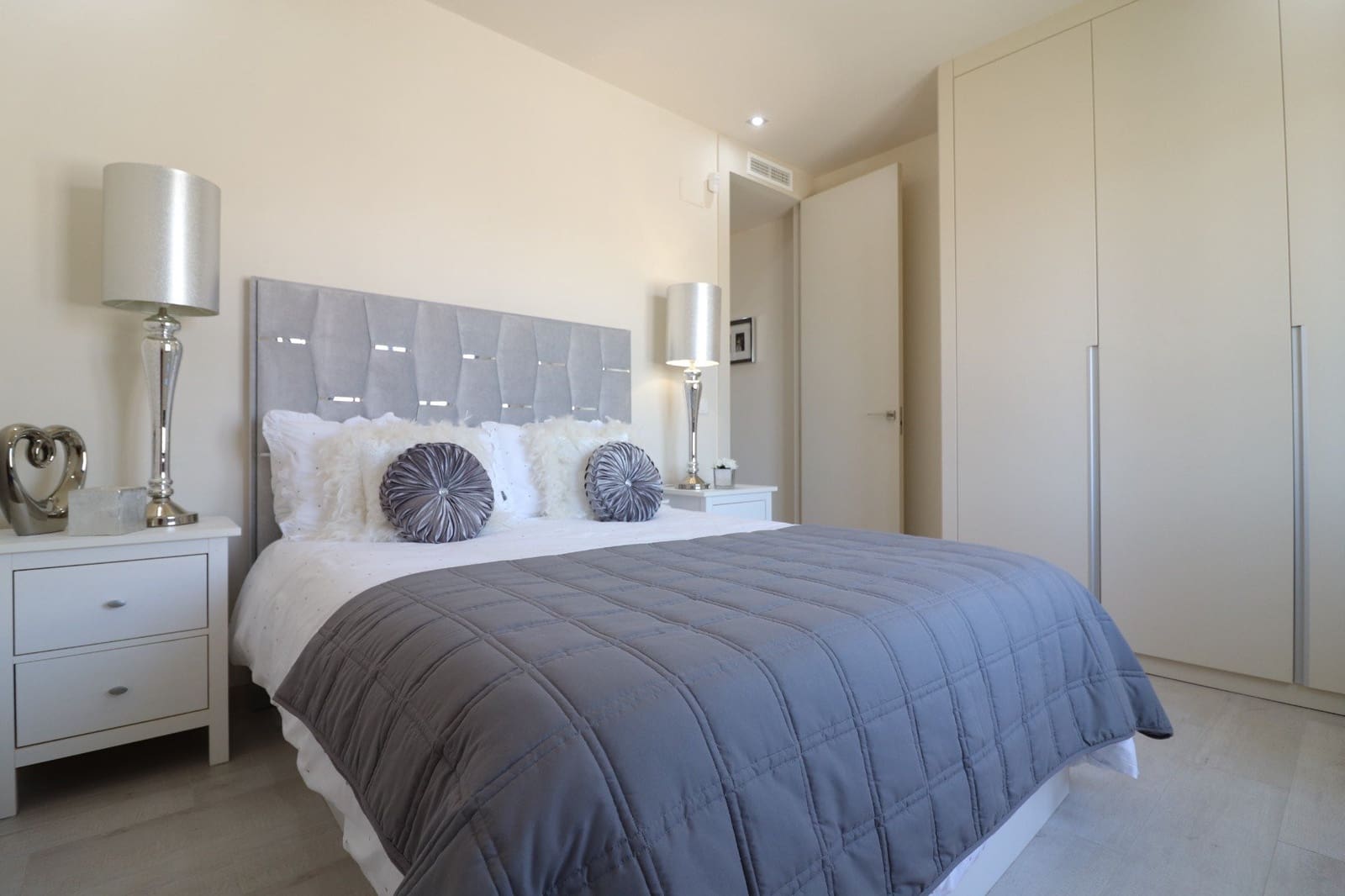 3 sypialnia Willa na sprzedaż w Algorfa z basenem garażem - 575 000 € (Ref: 9876886)