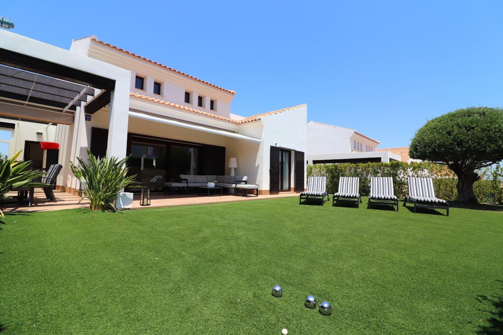 3 sypialnia Willa na sprzedaż w Algorfa z basenem garażem - 575 000 € (Ref: 9876886)