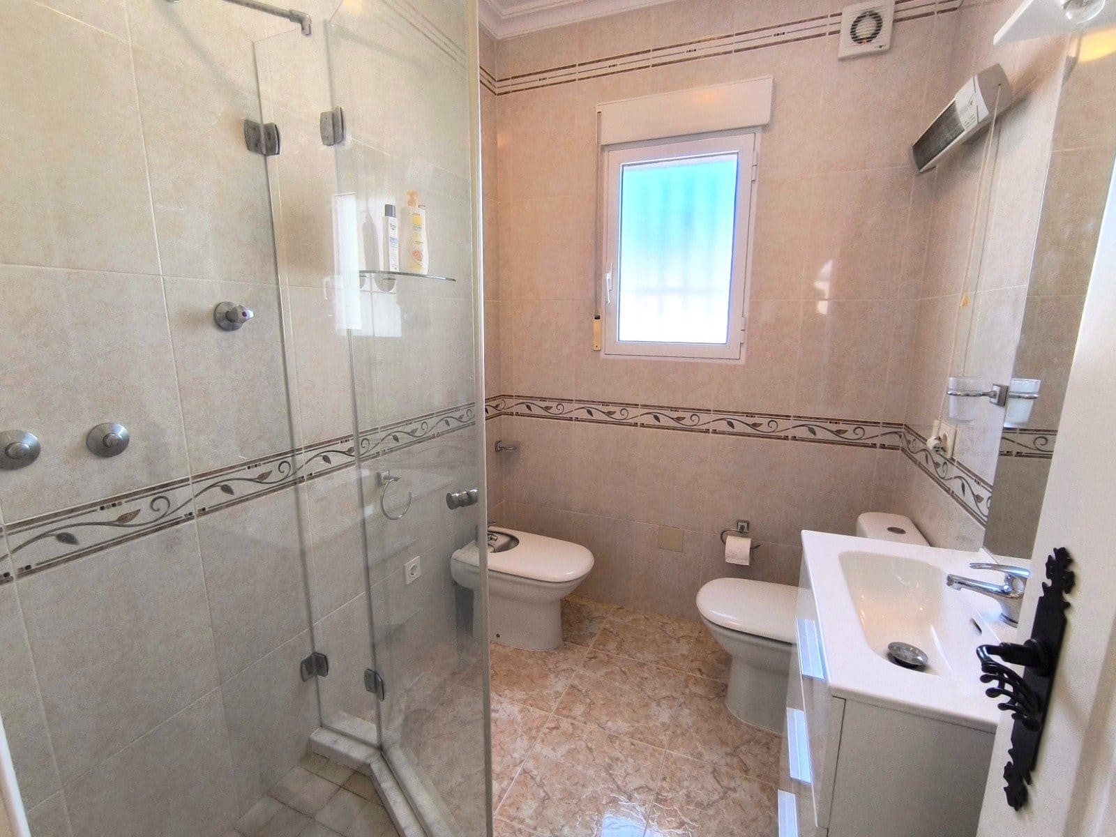 2 soverom Villa til salgs i Rojales med svømmebasseng garasje - € 320 000 (Ref: 9876899)