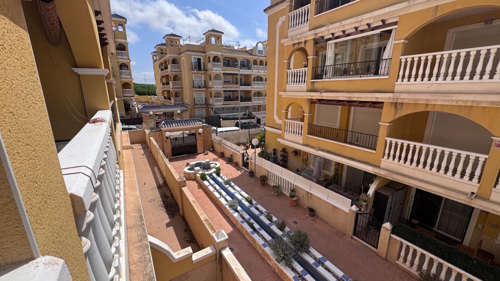 2 soveværelse Lejlighed til salg i Algorfa med swimmingpool garage - € 139.950 (Ref: 9890959)