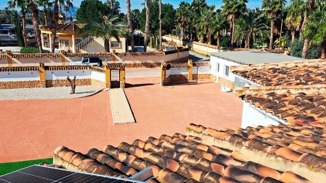 Chalet de 3 habitaciones en Catral en venta con piscina garaje - 440.000 € (Ref: 9911846)