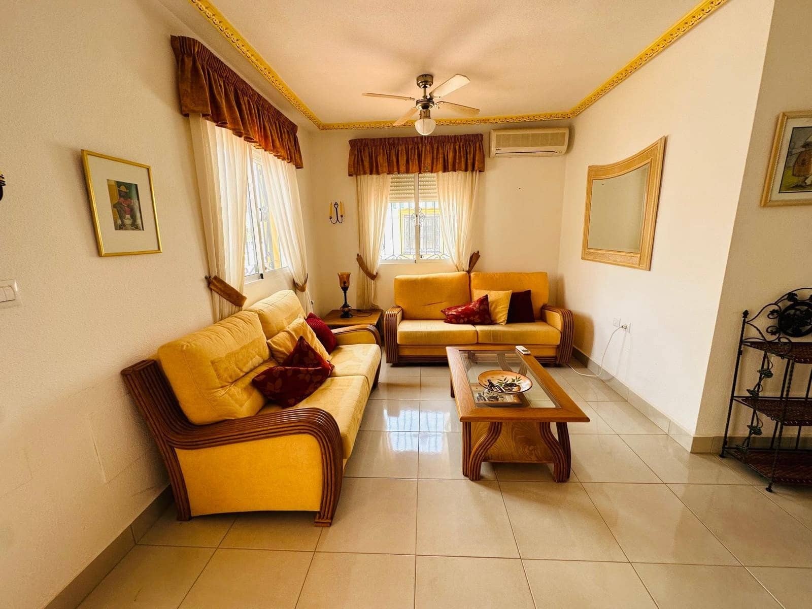 3 soveværelse Byhus til salg i Orihuela med swimmingpool - € 179.000 (Ref: 9937216)
