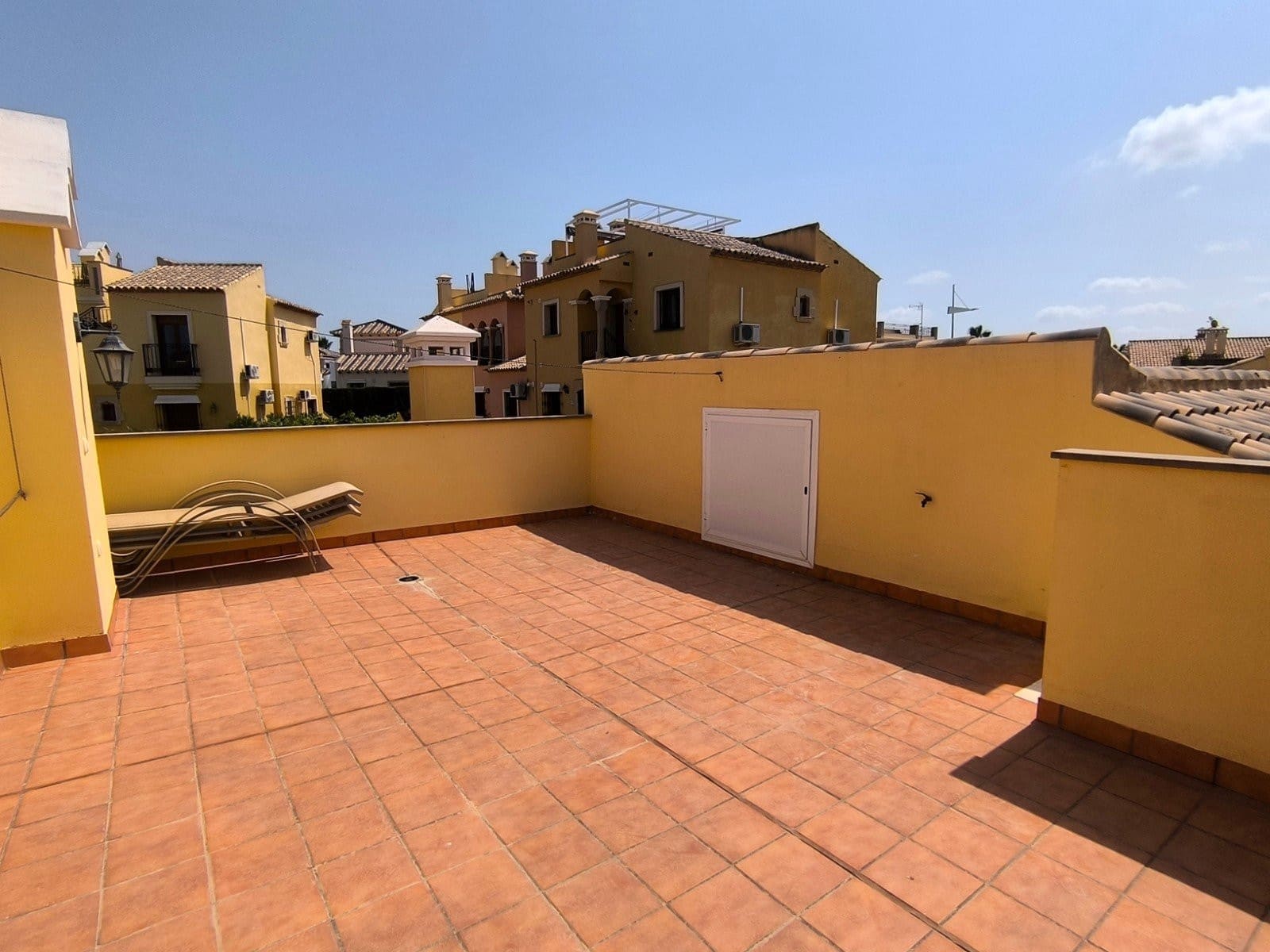 2 slaapkamer Appartement te koop in Algorfa met zwembad garage - € 189.950 (Ref: 9986197)