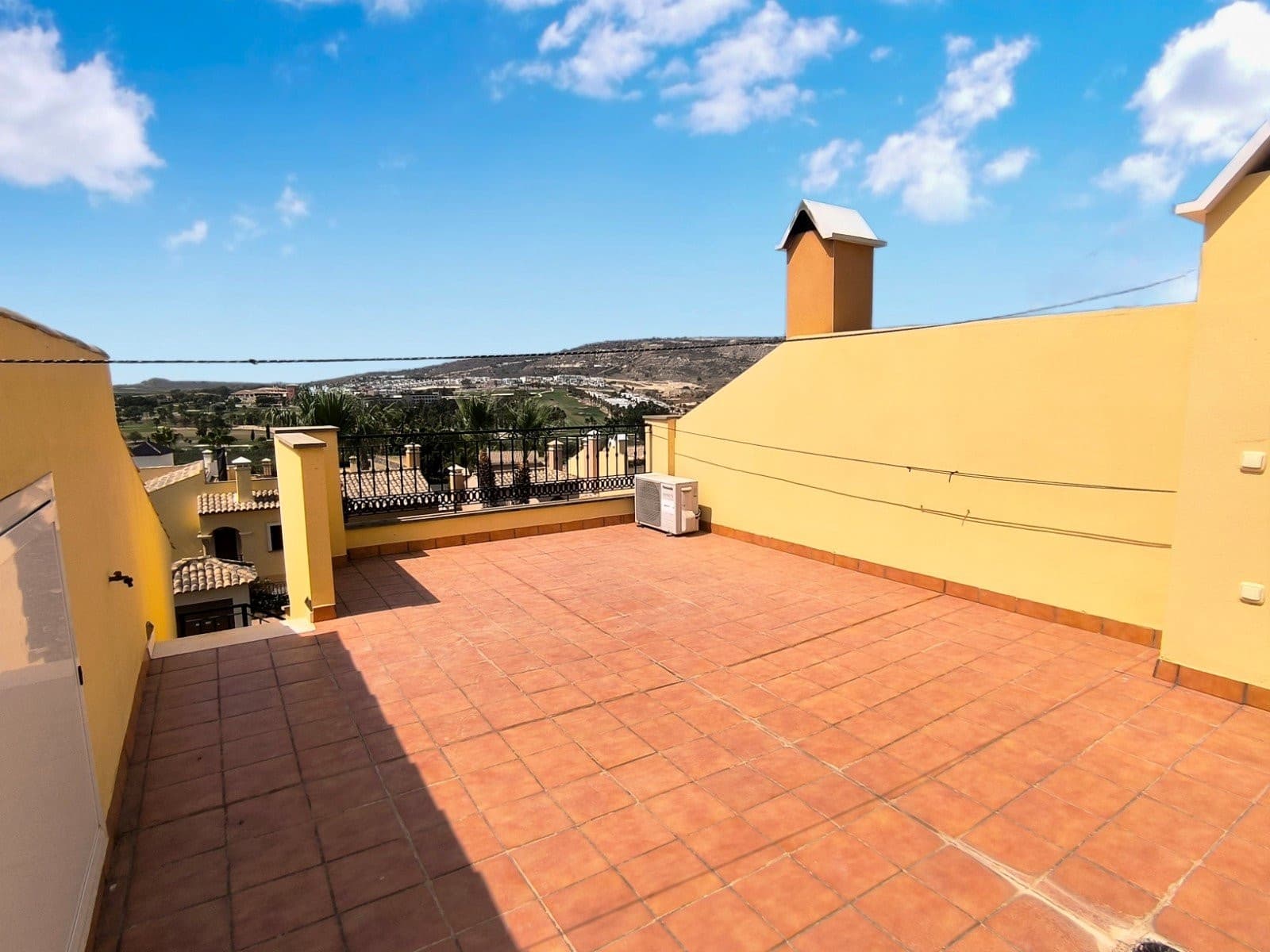 2 slaapkamer Appartement te koop in Algorfa met zwembad garage - € 189.950 (Ref: 9986197)