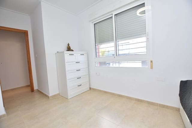 3 bedroom Villa for sale in Algorfa with garage - € 287,950 (Ref: 9997595)