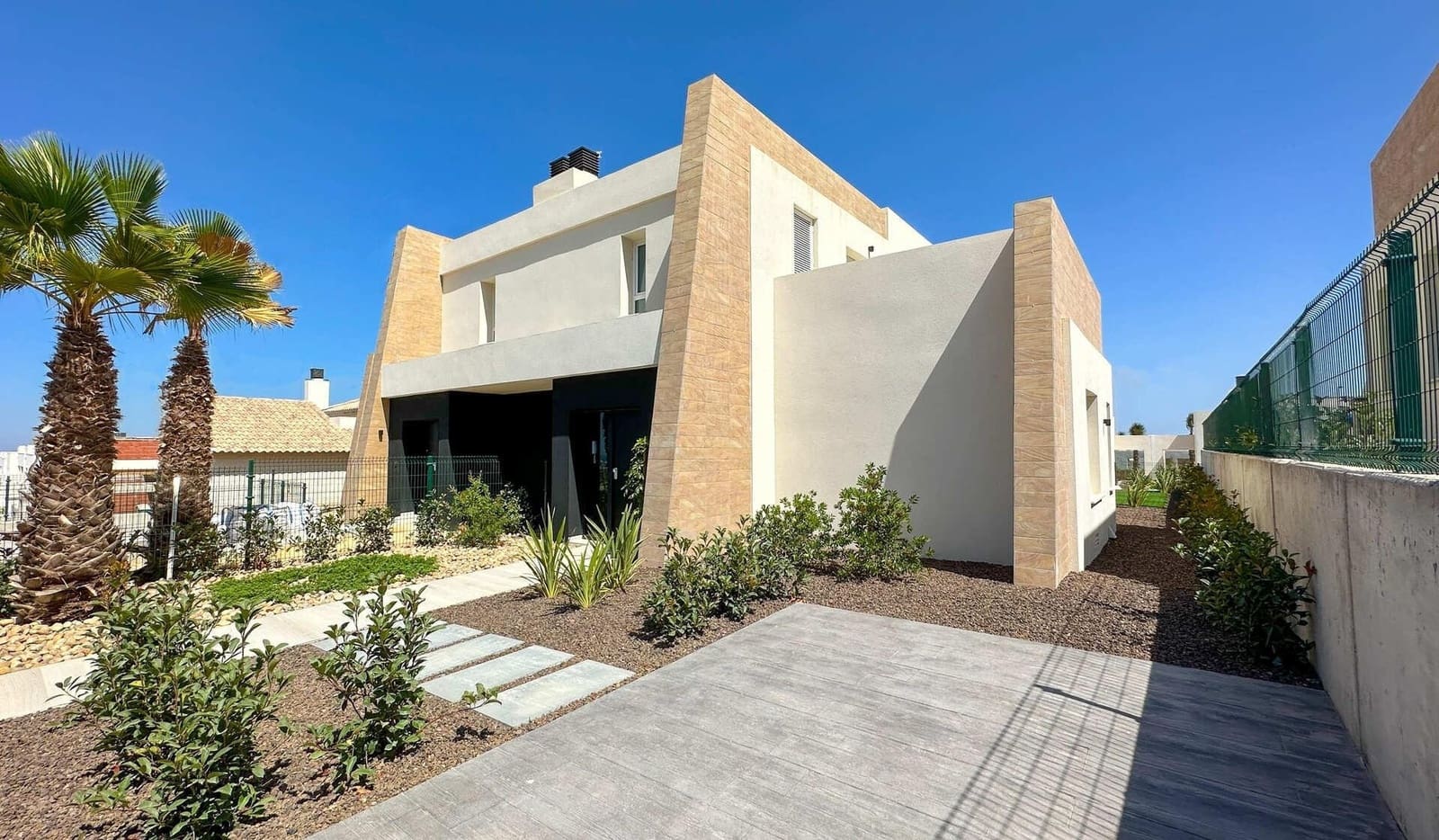 Chalet de 3 habitaciones en Algorfa en venta con piscina garaje - 475.000 € (Ref: 9997795)