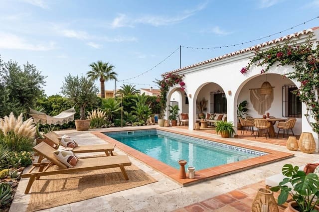 7 bedroom Villa for sale in Aguadulce (Almeria), Roquetas de Mar with pool garage - € 675,000 (Ref: 10043044)