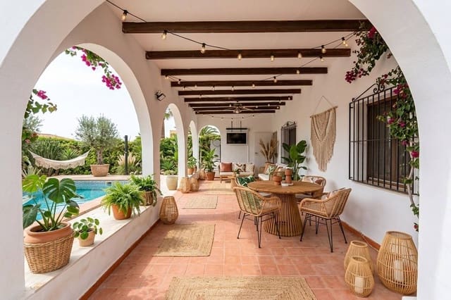 7 bedroom Villa for sale in Aguadulce (Almeria), Roquetas de Mar with pool garage - € 675,000 (Ref: 10043044)
