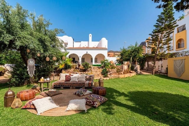7 bedroom Villa for sale in Aguadulce (Almeria), Roquetas de Mar with pool garage - € 675,000 (Ref: 10043044)