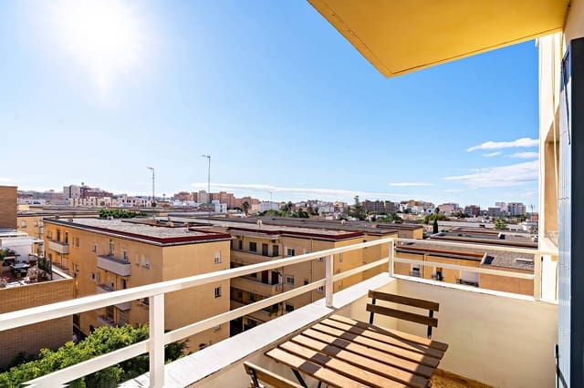 3 soveværelse Lejlighed til leje i Almería by - € 800 (Ref: 10059158)