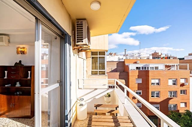 3 soveværelse Lejlighed til leje i Almería by - € 800 (Ref: 10059158)