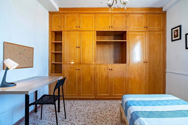 3 soveværelse Lejlighed til leje i Almería by - € 800 (Ref: 10059158)