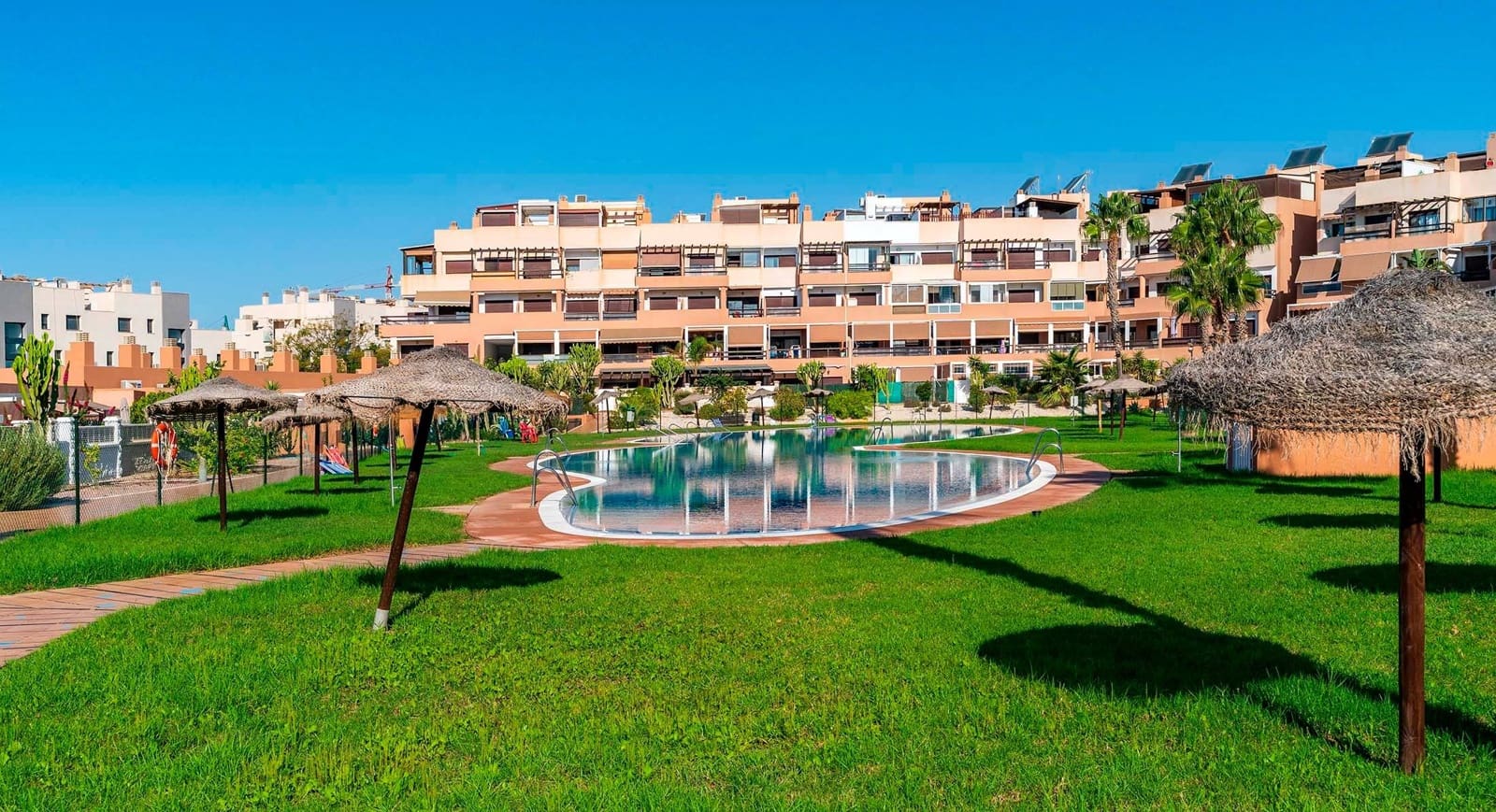 1 sovrum Lägenhet till salu i Almeria stad med pool garage - 195 000 € (Ref: 10062284)