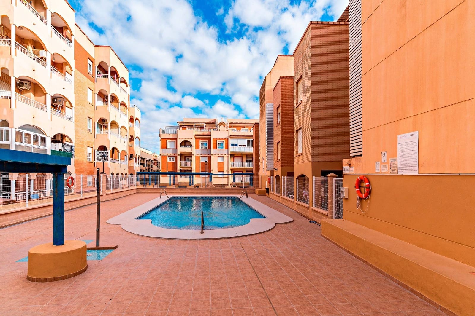 2 slaapkamer Flat te koop in Roquetas de Mar met zwembad garage - € 164.000 (Ref: 10089731)