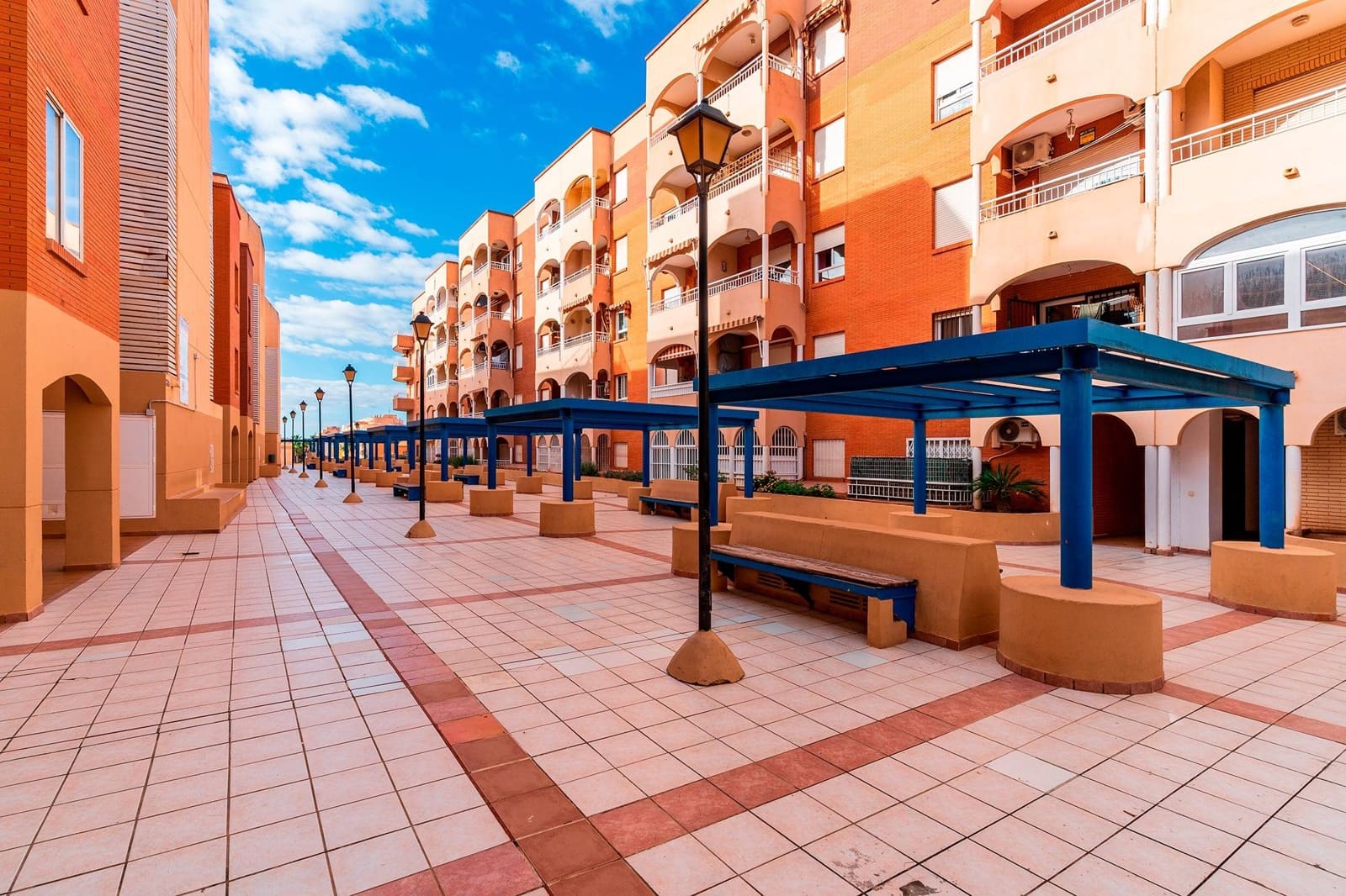 2 slaapkamer Flat te koop in Roquetas de Mar met zwembad garage - € 164.000 (Ref: 10089731)